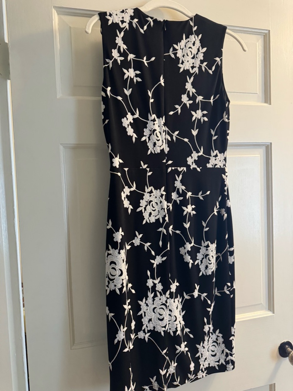 Frank Lyman Black & White Floral Sleeveless Sheath Dress